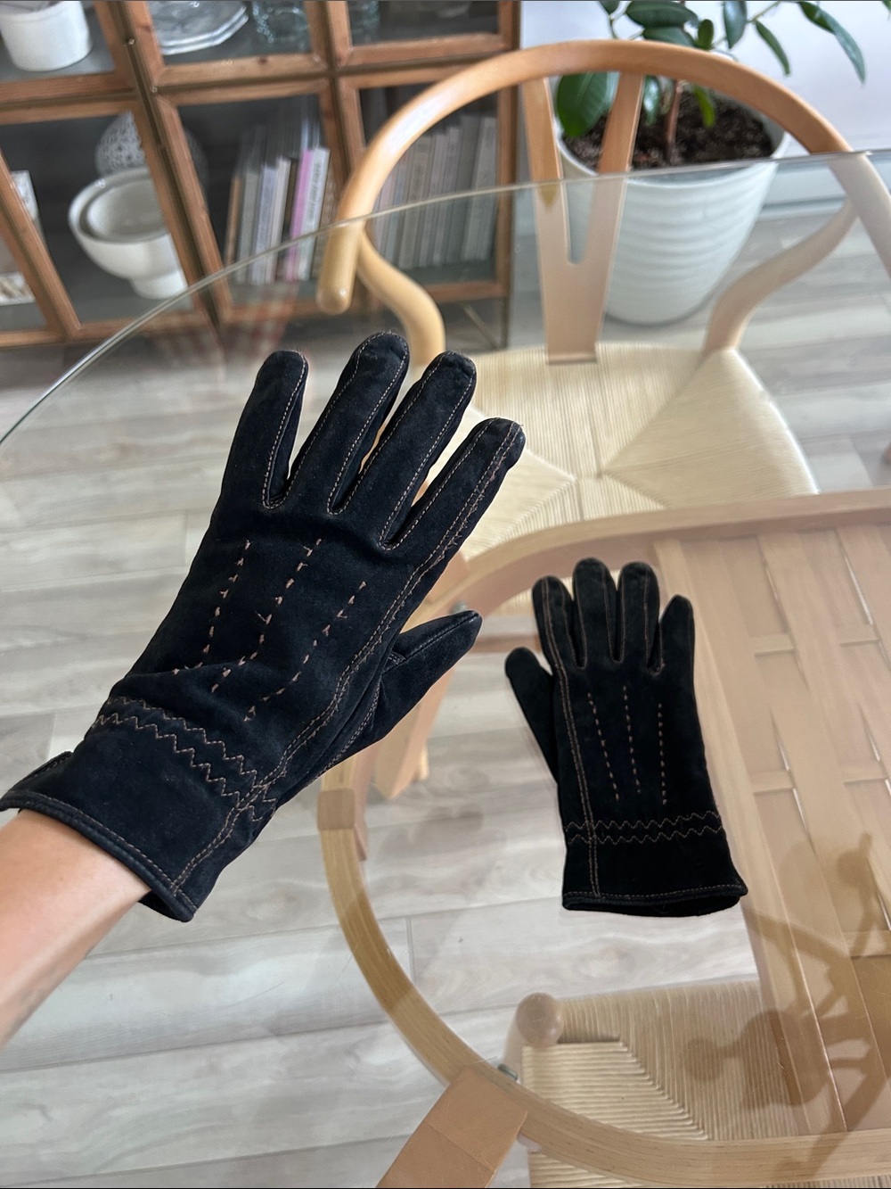 Vintage Nevada Suede Leather Women’s Black Stitch-Detail Gloves